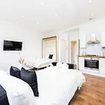 Stylish Studio Apartment In Fulham